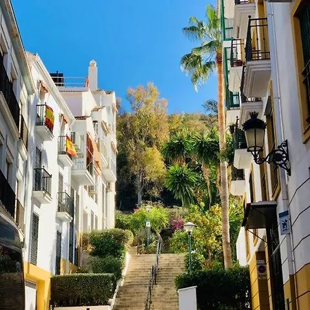Picasso's Dream Cozy & Chic Attic Plaza Merced *
