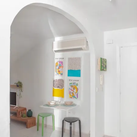 Picasso's Dream Cozy & Chic Attic Plaza Merced