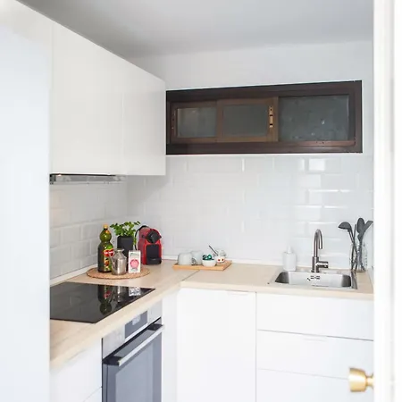 Picasso's Dream Cozy & Chic Attic Plaza Merced Apartment
